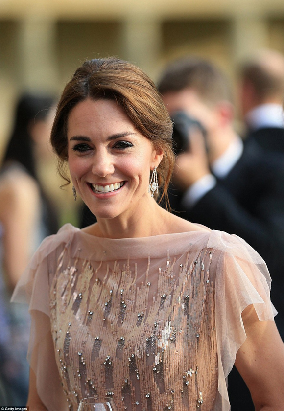 công nương Anh,Kate Middleton,váy hàng hiệu của công nương Anh