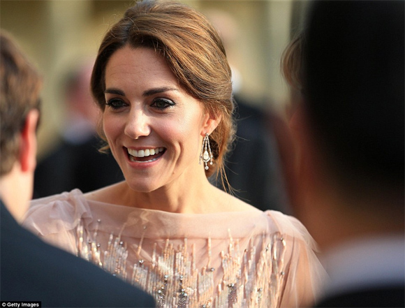 công nương Anh,Kate Middleton,váy hàng hiệu của công nương Anh