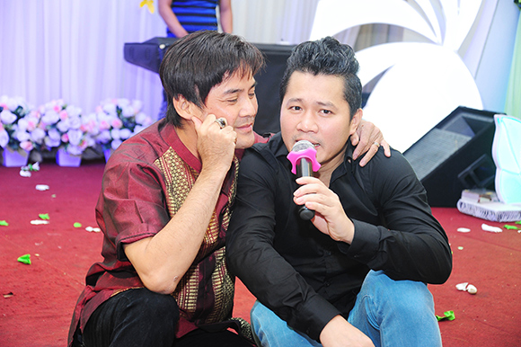 sao Việt, Dương Ngọc Thái, bà xã Dương Ngọc Thái, con trai Dương Ngọc Thái, vợ chồng Dương Ngọc Thái hôn nhau