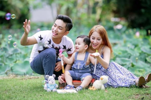 Khánh Thi và Phan Hiển, vợ chồng Khánh Thi và con, con trai Khánh Thi, sao Việt