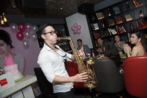 emily-hong-nhung-296-10-ngoisao 1 Emily Hồng Nhung, Hoa khôi Emily Hồng Nhung, Sao Việt