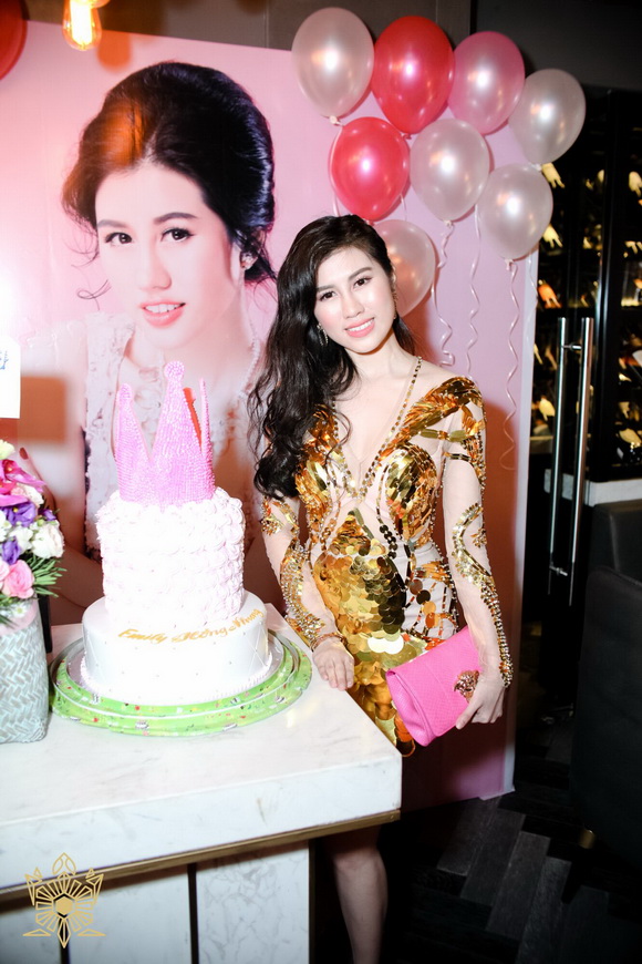 emily-hong-nhung-296-3-ngoisao 8 Emily Hồng Nhung, Hoa khôi Emily Hồng Nhung, Sao Việt