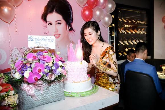 emily-hong-nhung-296-4-ngoisao 7 Emily Hồng Nhung, Hoa khôi Emily Hồng Nhung, Sao Việt