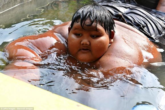  béo nhất thế giới , cậu bé béo nhất thế giới nặng 192kg , bé 10 tuổi nặng 192kg, kỳ quặc