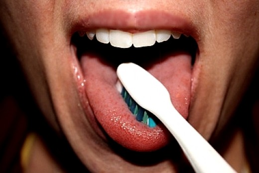 vệ sinh lưỡi, cạo lưỡi, chải lưỡi, sức khỏe răng miệng