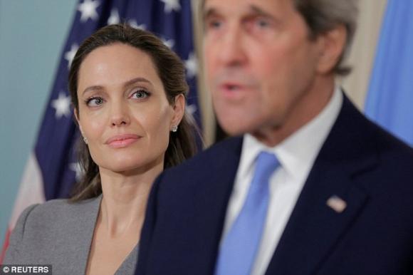 sao Hollywood,Angelina Jolie,Angelina Jolie tăng cân,Angelina Jolie ly hôn,Brad Pitt