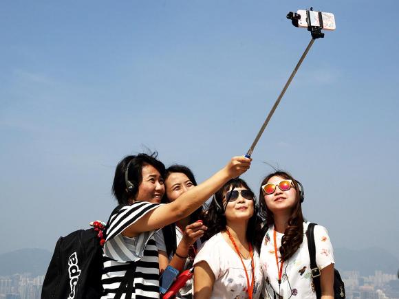 chụp selfie, selfie, sức khỏe ảnh hưởng nếu chụp selfie, chụp ảnh tự sướng, sức khỏe