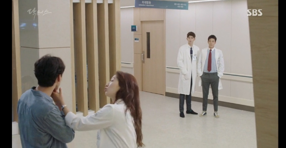 Park Shin Hye,phim Doctors tập 7,Park Shin Hye và Kim Rae Won, phim Doctors