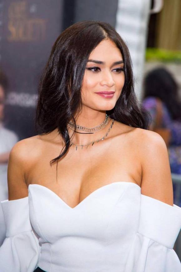 sao Philippines,Hoa hậu Hoàn vũ 2015,Pia Wurtzbach,Pia Wurtzbach diện váy trễ nải