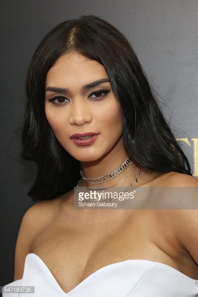 sao Philippines,Hoa hậu Hoàn vũ 2015,Pia Wurtzbach,Pia Wurtzbach diện váy trễ nải