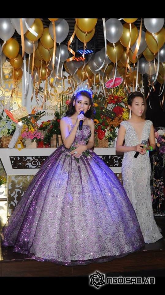 sao Việt,Lâm Chi Khanh,Lâm Chi Khanh thay váy liên tục,tiệc sinh nhật của Lâm Chi Khanh