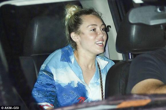 sao Hollywood,Miley Cyrus,Liam Hemsworth,Miley Cyrus hẹn hò bạn trai