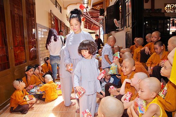 Thúy Nga, Con gái Thúy Nga, Bé Nguyệt Cát, Sao Việt