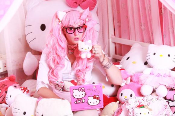  Hello Kitty, đồ,  Hello Kitty, sắm đồ  Hello Kitty, mèo  Hello Kitty, cô gái mua đồ  Hello Kitty, fan cuồng  Hello Kitty, giới trẻ