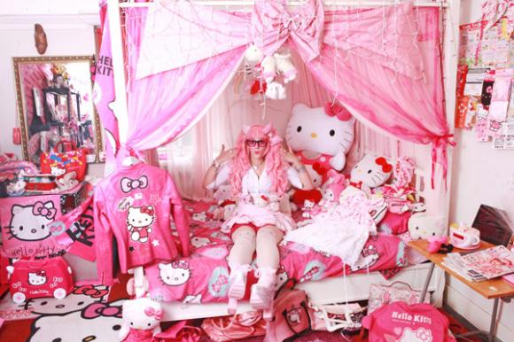  Hello Kitty, đồ,  Hello Kitty, sắm đồ  Hello Kitty, mèo  Hello Kitty, cô gái mua đồ  Hello Kitty, fan cuồng  Hello Kitty, giới trẻ