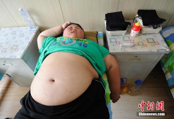 cô gái nặng 330kg, cô gái nặng 330kg giảm béo, cô gái nặng 330kg bỏ học để giảm béo, giới trẻ trung quốc