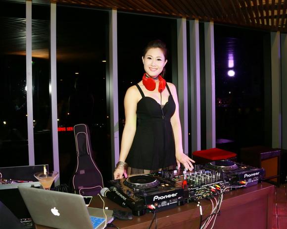 Hoa khôi Tỏa sáng, Hoa khôi Tỏa sáng 2016, Sao Việt, Phạm Thùy Dung