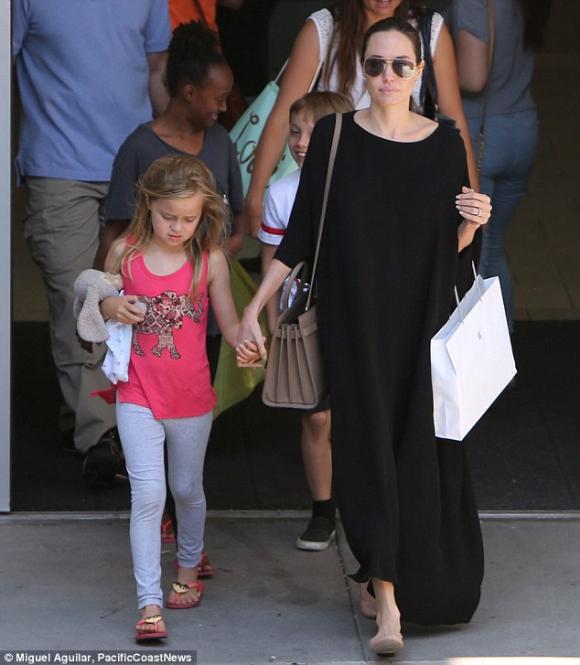 sao Hollywood,Angelina Jolie,cặp sinh đôi nhà Angelina Jolie,Vivienne,Knox