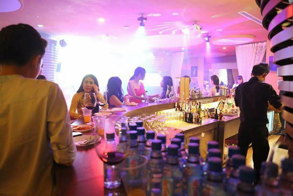 Hoàng Gia Lounge, Nhà hàng Hoàng Gia Lounge, Địa điểm ăn ngon tại Sài Gòn