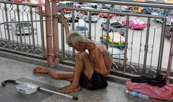 ông lão ăn xin, chuyện hám tiến, ông lão mất có gia tài 