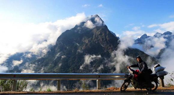 Kỳ thực tập trong mơ, Thực tập xuyên việt, Giày thể thao Hunter