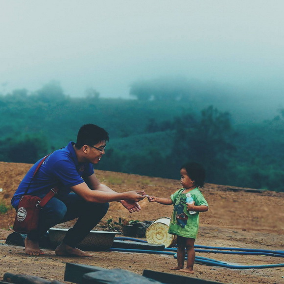 Kỳ thực tập trong mơ, Thực tập xuyên việt, Giày thể thao Hunter