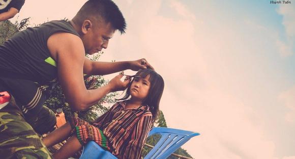 Kỳ thực tập trong mơ, Thực tập xuyên việt, Giày thể thao Hunter