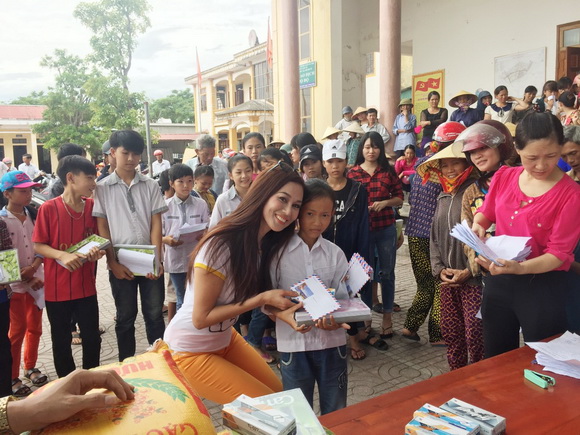 Minh Chánh Entertainment, Ông bầu Minh Chánh, Nina Nhung Đào