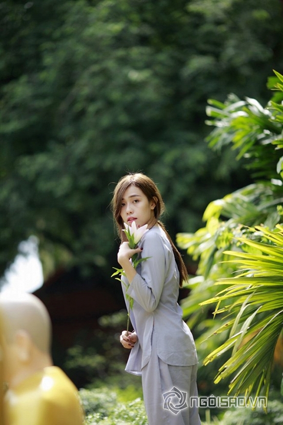 Á khôi Phan Quỳnh Ngân đi chùa cầu an nhân dịp Lễ Vu lan 0 Á khôi Phan Quỳnh Ngân, Ca sĩ Phan Quỳnh Ngân, Phan Quỳnh Ngân, Á khôi Phan Quỳnh Ngân đi chùa cầu an