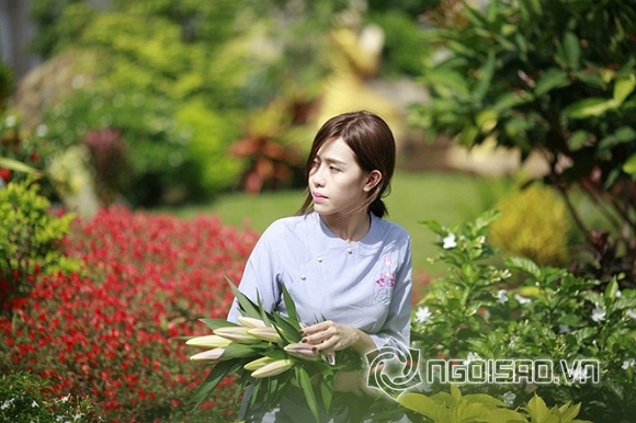 Á khôi Phan Quỳnh Ngân đi chùa cầu an nhân dịp Lễ Vu lan 3 Á khôi Phan Quỳnh Ngân, Ca sĩ Phan Quỳnh Ngân, Phan Quỳnh Ngân, Á khôi Phan Quỳnh Ngân đi chùa cầu an