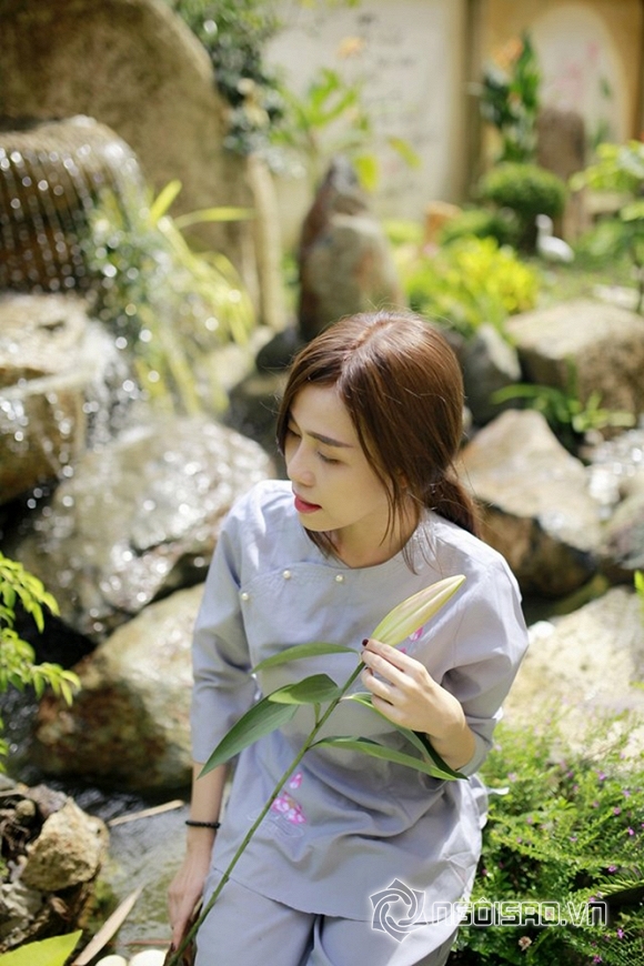 Á khôi Phan Quỳnh Ngân đi chùa cầu an nhân dịp Lễ Vu lan 4 Á khôi Phan Quỳnh Ngân, Ca sĩ Phan Quỳnh Ngân, Phan Quỳnh Ngân, Á khôi Phan Quỳnh Ngân đi chùa cầu an