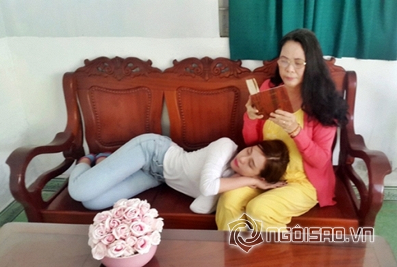 Á khôi Phan Quỳnh Ngân đi chùa cầu an nhân dịp Lễ Vu lan 0 Á khôi Phan Quỳnh Ngân, Ca sĩ Phan Quỳnh Ngân, Phan Quỳnh Ngân, Á khôi Phan Quỳnh Ngân đi chùa cầu an