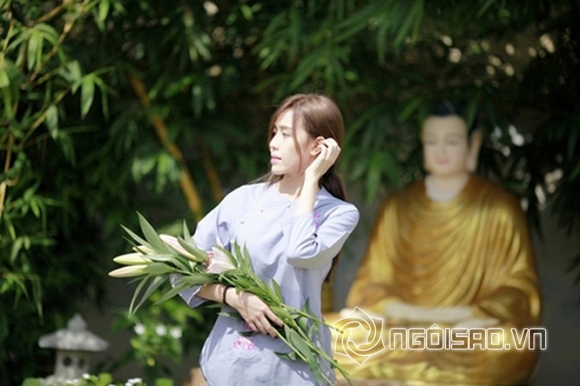 Á khôi Phan Quỳnh Ngân đi chùa cầu an nhân dịp Lễ Vu lan 0 Á khôi Phan Quỳnh Ngân, Ca sĩ Phan Quỳnh Ngân, Phan Quỳnh Ngân, Á khôi Phan Quỳnh Ngân đi chùa cầu an