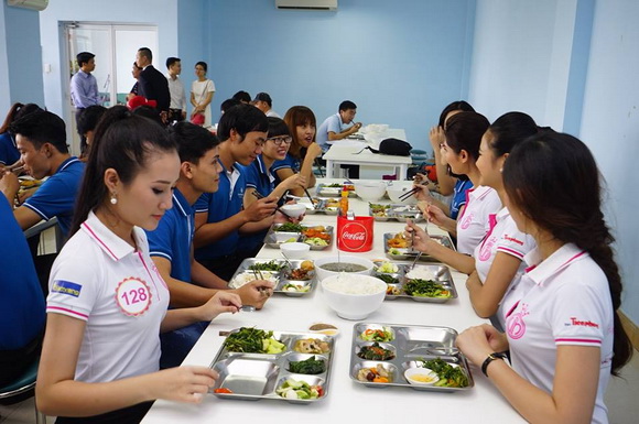 Thí sinh Hoa hậu Việt Nam, Sắc Ngọc Khang, Thí sinh Hoa hậu Việt Nam thăm nhà máy Sắc Ngọc Khang