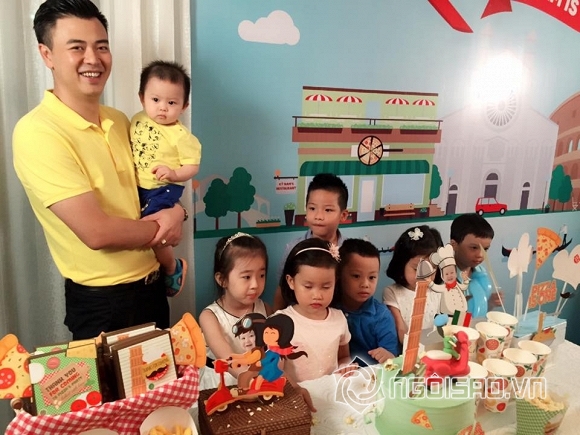 sao Việt,vợ chồng MC Tuấn Tú,Tuấn Tú làm tiệc sinh nhật con,con trai đầu lòng của Tuấn Tú