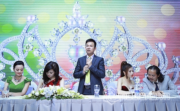 Bác sĩ Xuân Trường có duyên với vai trò giám khảo các cuộc thi sắc đẹp 0 Bác sĩ Xuân Trường, thẩm mỹ viện Xuân Trường, Xuân Trường, xuan truong, Bác sĩ Xuân Trường làm giám khảo, Hoa hậu Doanh nhân thế giới người Việt