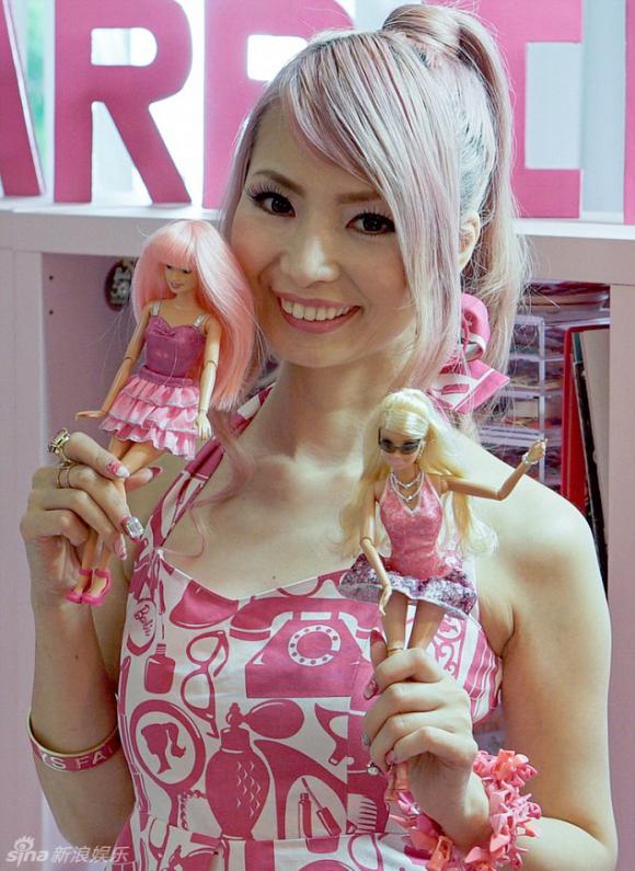 phát cuồng barbie, búp bê barbie, chi 1,5 tỷ vì barbie, đời sống trẻ
