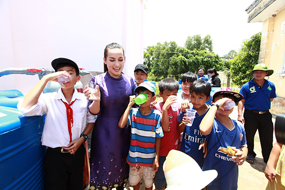 Ca sĩ phi nhung,tân hiệp phát,trà xanh không độ