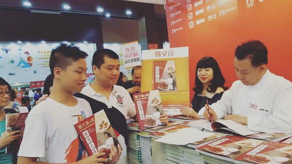 emily-hong-nhung-258-3-ngoisao 4 Emily Hồng Nhung, Hoa khôi Emily Hồng Nhung, Vua đầu bếp Yan Can Cook