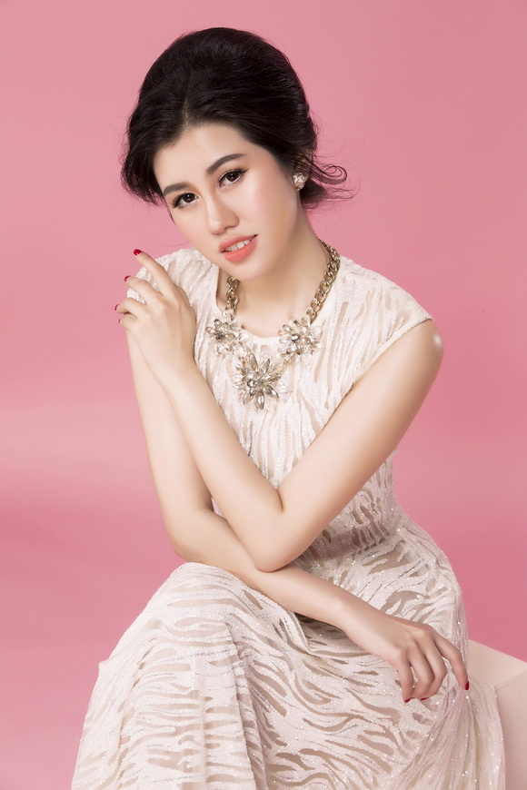 emily-hong-nhung-258-5-ngoisao 1 Emily Hồng Nhung, Hoa khôi Emily Hồng Nhung, Vua đầu bếp Yan Can Cook