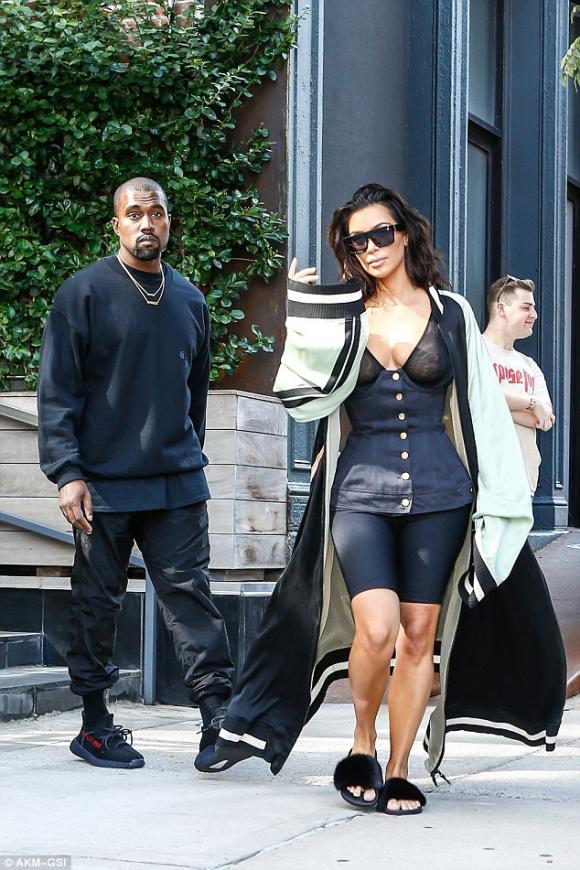 Kim Kardashian, Kim Kardashian hở bạo, sao hollywood