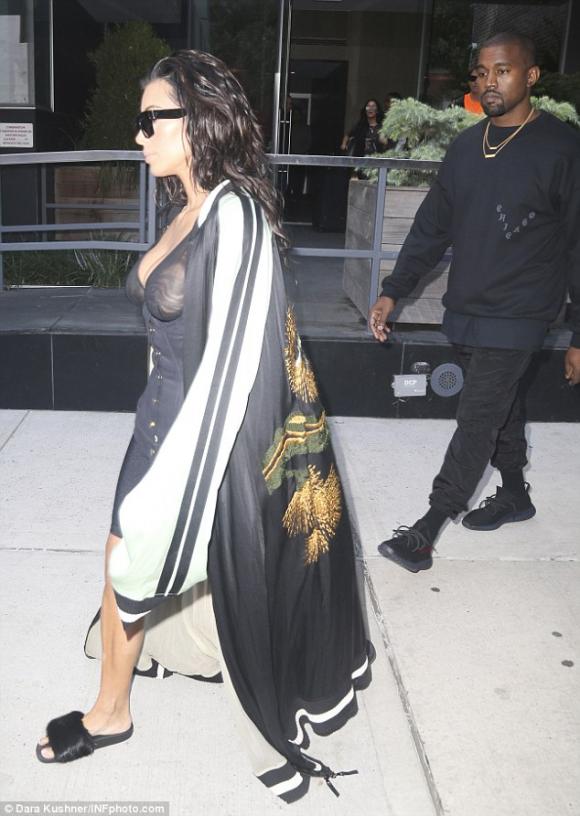 Kim Kardashian, Kim Kardashian hở bạo, sao hollywood