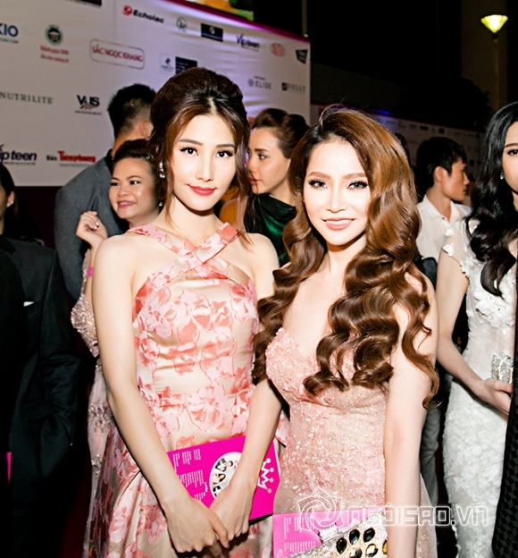 Doanh nhân 9x Trần Thị Phương Thảo rạng rỡ đi xem Hoa hậu 0 Doanh nhân Trần Thị Phương Thảo, Doanh nhân 9X Trần Thị Phương Thảo rạng rỡ đi xem Hoa hậu, Trần Thị Phương Thảo