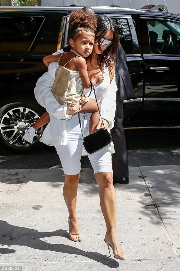 Kim Kardashian, con gái Kim Kardashian, Kim Kardashian và con