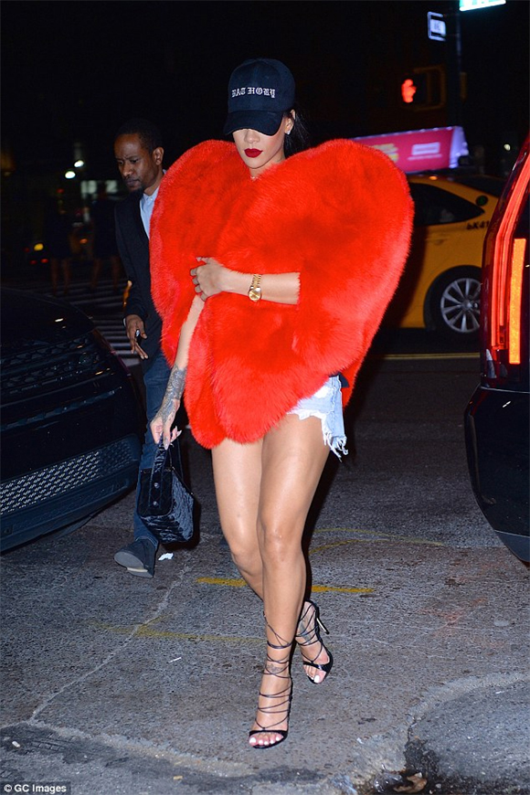 Rihanna, Rihanna hàng hiệu, sao hollywood hàng hiệu