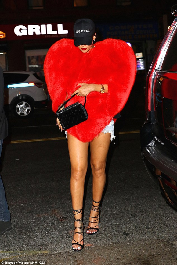 Rihanna, Rihanna hàng hiệu, sao hollywood hàng hiệu