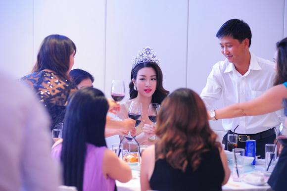 sac-ngoc-khang-89-6-ngoisao 3 Sắc Ngọc Khang, Dạ tiệc Hoàng gia cùng Sắc Ngọc Khang, Hoa hậu Việt Nam 2016 Đỗ Mỹ Linh