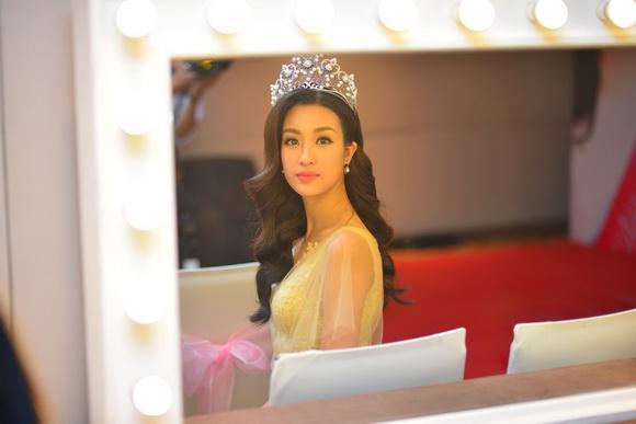 Đỗ Mỹ Linh, Hoa hậu Đỗ Mỹ Linh, Sắc Ngọc Khang, Sao việt