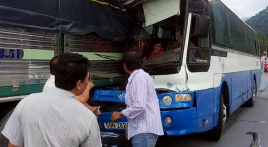 Xe tải cứu xe khách, Xe khách mất phanh, Xe khách mất phanh trên đèo Bảo Lộc