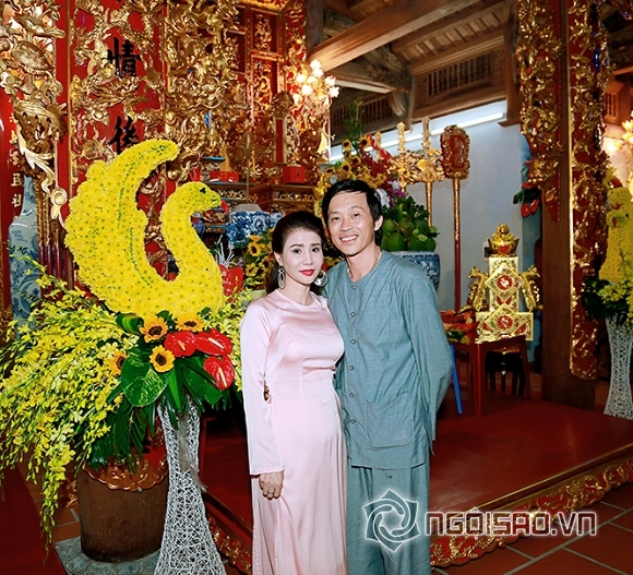 Á hậu Thanh Hải chúc mừng Hoài Linh  khánh thành nhà thờ Tổ Nghiệp 0 Á hậu Thanh Hải, Doanh nhân Trần Thị Thanh Hải, Trần Thị Thanh Hải, Á hậu Thanh Hải cúng tổ nghề, Sao Việt